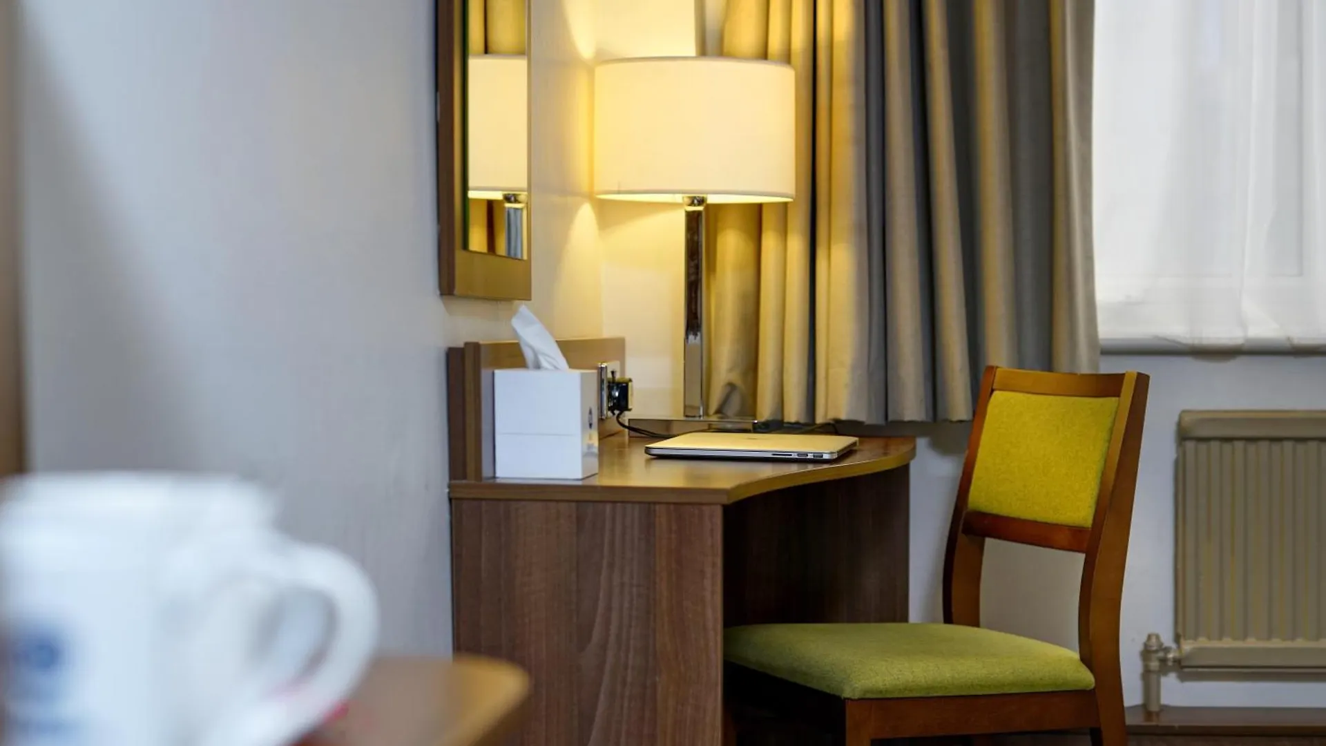 Cresta Court Hotel Altrincham